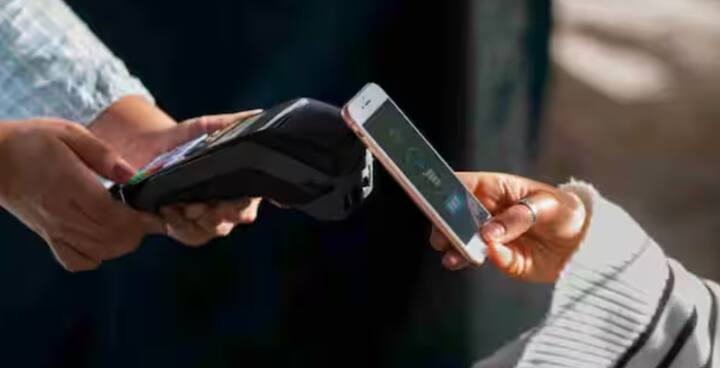 ਦੂਰਸੰਚਾਰ ਵਿਭਾਗ ਚਾਹੁੰਦਾ ਹੈ ਕਿ ਇਸ ਟੂਲ ਦੀ ਵਰਤੋਂ ਦੇਸ਼ ਭਰ ਵਿੱਚ ਵਿਆਪਕ ਤੌਰ 'ਤੇ ਕੀਤੀ ਜਾਵੇ ਤਾਂ ਜੋ ਡਿਜੀਟਲ ਲੈਣ-ਦੇਣ ਨੂੰ ਵਧੇਰੇ ਸੁਰੱਖਿਅਤ ਅਤੇ ਭਰੋਸੇਮੰਦ ਬਣਾਇਆ ਜਾ ਸਕੇ। ਇਸ ਟੂਲ ਦੀ ਸਭ ਤੋਂ ਖਾਸ ਗੱਲ ਇਹ ਹੈ ਕਿ ਇਹ ਰੀਅਲ ਟਾਈਮ ਵਿੱਚ ਕੰਮ ਕਰਦਾ ਹੈ। ਜਿਵੇਂ ਹੀ ਕੋਈ ਨਵਾਂ ਧੋਖਾਧੜੀ ਨਾਲ ਸਬੰਧਤ ਨੰਬਰ ਸਾਹਮਣੇ ਆਉਂਦਾ ਹੈ, ਇਸਨੂੰ ਤੁਰੰਤ ਬੈਂਕਾਂ ਅਤੇ UPI ਸੇਵਾਵਾਂ ਨਾਲ ਸਾਂਝਾ ਕੀਤਾ ਜਾਂਦਾ ਹੈ। ਇਹ ਪਹਿਲ ਭਾਰਤ ਦੇ ਡਿਜੀਟਲ ਬੁਨਿਆਦੀ ਢਾਂਚੇ ਨੂੰ ਮਜ਼ਬੂਤ ਅਤੇ ਸੁਰੱਖਿਅਤ ਬਣਾਏਗੀ ਅਤੇ ਆਮ ਲੋਕਾਂ ਨੂੰ ਔਨਲਾਈਨ ਧੋਖਾਧੜੀ ਤੋਂ ਬਚਣ ਵਿੱਚ ਸਿੱਧੇ ਤੌਰ 'ਤੇ ਮਦਦ ਕਰੇਗੀ।