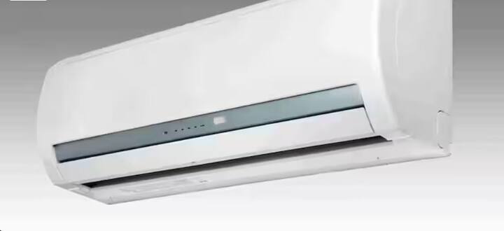 ਜੇ ਤੁਹਾਡੇ ਕਮਰੇ ਦੀਆਂ ਖਿੜਕੀਆਂ ਜਾਂ ਦਰਵਾਜ਼ੇ ਪੂਰੀ ਤਰ੍ਹਾਂ ਬੰਦ ਨਹੀਂ ਹਨ, ਤਾਂ ਠੰਡੀ ਹਵਾ ਬਾਹਰ ਨਿਕਲ ਜਾਂਦੀ ਹੈ ਅਤੇ ਏਸੀ ਨੂੰ ਜ਼ਿਆਦਾ ਮਿਹਨਤ ਕਰਨੀ ਪੈਂਦੀ ਹੈ। ਇਸਦਾ ਸਿੱਧਾ ਅਸਰ ਬਿਜਲੀ ਬਿੱਲ 'ਤੇ ਪੈਂਦਾ ਹੈ। ਇਸ ਲਈ, ਇਹ ਯਕੀਨੀ ਬਣਾਓ ਕਿ ਕਮਰਾ ਪੂਰੀ ਤਰ੍ਹਾਂ ਸੀਲ ਕੀਤਾ ਗਿਆ ਹੈ ਤਾਂ ਜੋ ਠੰਢਕ ਬਿਹਤਰ ਹੋਵੇ ਅਤੇ ਊਰਜਾ ਬਚਾਈ ਜਾ ਸਕੇ।