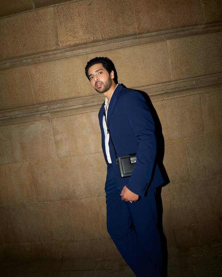 दरअसल एक यूजर ने एक्स पर उनसे सवाल किया था कि, 'मुझे नहीं लगता मुझे ये पूछना भी चाहिए या नहीं लेकिन मैं बस इतना जानना चाहता हूं कि आपने अपने हैंडल से सरनेम क्यों हटा लिया है. उसके पीछे आखिर वजह रही है.'