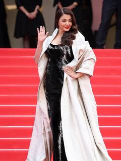 Cannes 2025: साड़ी के बाद कान्स में ऐश्वर्या राय ने ग्लैम लुक से ढाया कहर, काले लिबास पर खास बनारसी केप पहने दिए पोज, तस्वीरों पर दिल हारे फैंस