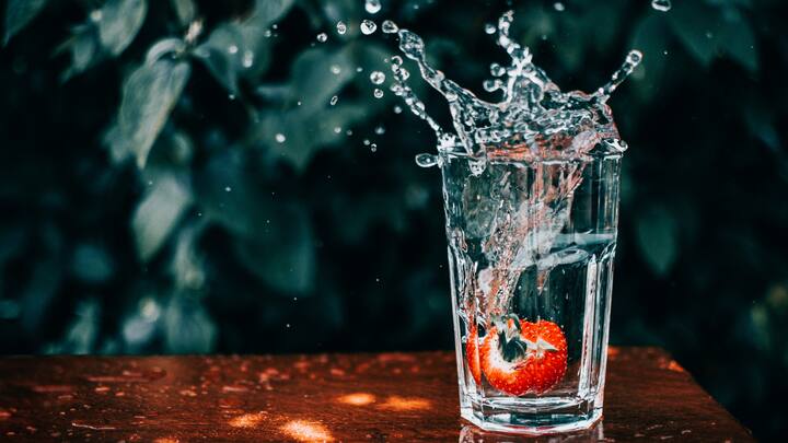 6. Stay Hydrated: Drinking enough water hydrates your hair and scalp from inside out. Proper hydration helps maintain the elasticity and strength of hair strands, reduces breakage, dryness, and frizz. It also supports hair growth and minimises hair fall. (Image Source: Canva)