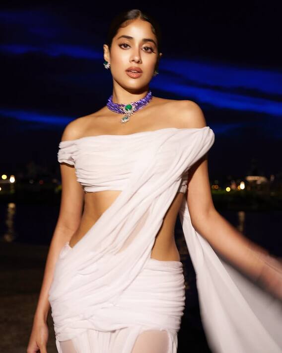 કાન્સમાં જાહ્નવી કપૂરે રેડ કાર્પેટ પર બતાવ્યો જલવો