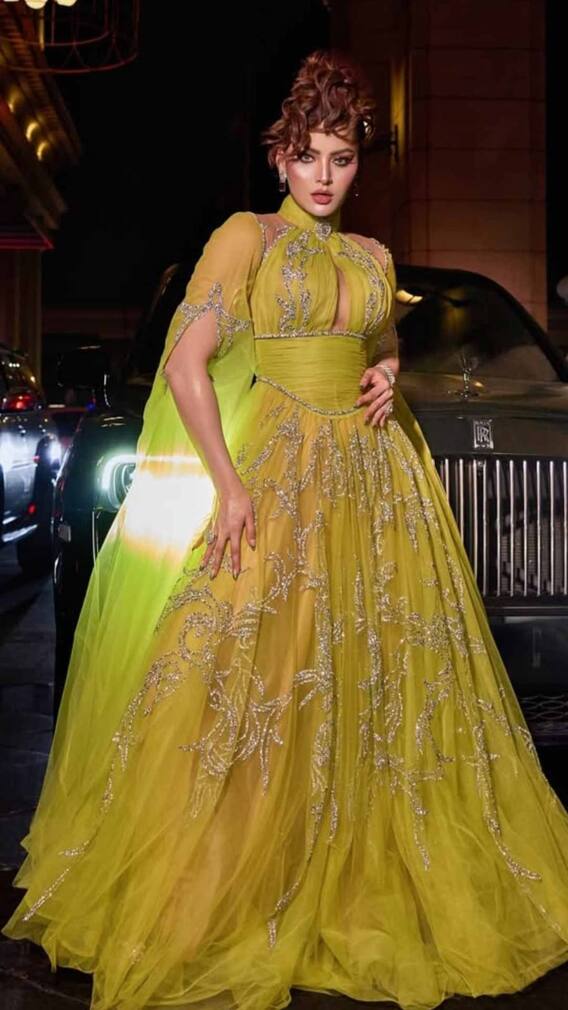 उर्वशी रौतेला का ये पार्टी लुक बना देगा आपको स्टाइल क्वीन