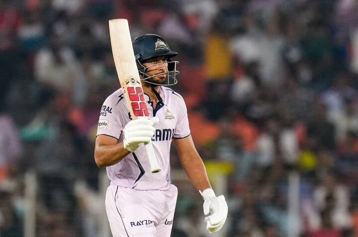 शाहरुख खान को टॉप-ऑर्डर की शानदार बल्लेबाजी की वजह से कम मौके मिले. लेकिन उन्हें जब भी मौके मिले, वो कुछ खास नहीं कर पाए. गुरुवार को लखनऊ के खिलाफ उन्होंने 57 रनों की पारी खेली. लेकिन वो टीम को नहीं जिता पाए. इस सीजन में उन्होंने 13 मैचों में 147 रन बनाए हैं.