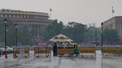 Delhi Weather: दिल्ली में दो दिनों तक बारिश का अलर्ट, चलेंगी तूफानी हवाएं, अगले 5 दिनों तक कैसा रहेगा मौसम? 