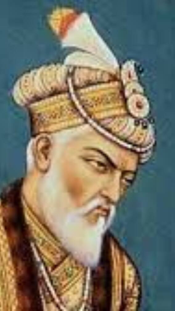 लाहौर में मुगलों ने कौन-कौन सी इमारतें बनवाई थीं?