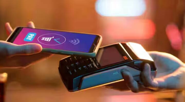 ਰਿਪੋਰਟਾਂ ਦੇ ਅਨੁਸਾਰ, PhonePe ਨੇ ਇਸ ਟੂਲ ਦੀ ਵਰਤੋਂ ਸ਼ੁਰੂ ਕਰ ਦਿੱਤੀ ਹੈ। ਜੇਕਰ ਕੋਈ ਮੋਬਾਈਲ ਨੰਬਰ ਹਾਈ ਰਿਸਕ ਕੈਟੇਗਰੀ ਵਿੱਚ ਆਉਂਦਾ ਹੈ, ਤਾਂ ਇਹ ਐਪ ਉੱਥੇ ਹੀ ਭੁਗਤਾਨ ਨੂੰ ਰੋਕ ਦੇਵੇਗੀ। ਮੀਡੀਅਮ ਰਿਸਕ ਨੰਬਰਾਂ ‘ਤੇ ਅਲਰਟ ਭੇਜਿਆ ਜਾਂਦਾ ਹੈ ਤਾਂ ਕਿ ਯੂਜ਼ਰ ਸਾਵਧਾਨ ਰਹਿਣ।