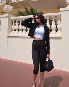 कान्स की सड़कों पर खुशी कपूर ने फ्लॉन्ट किया अपना समर कलेक्शन, आउटफिट से आप भी ले सकती हैं इंस्पिरेशन