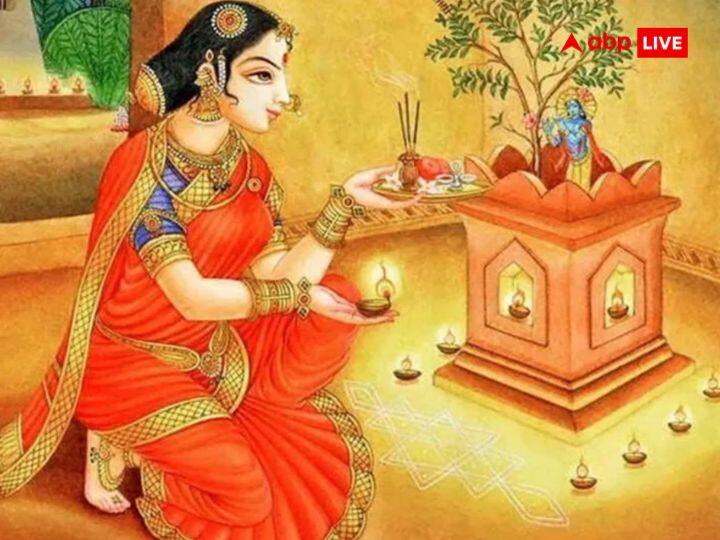 अपरा एकादशी पर स्नान के बाद सुबह तुलसी की सूखी हुई जड़ या टहनी लेकर उसे पीले रंग के कपड़े या पीले कलावे से बाधकर घर के मुख्य द्वार पर टांग दें. इस उपाय को करने से नकारात्मक ऊर्जा घर से दूर होगी.