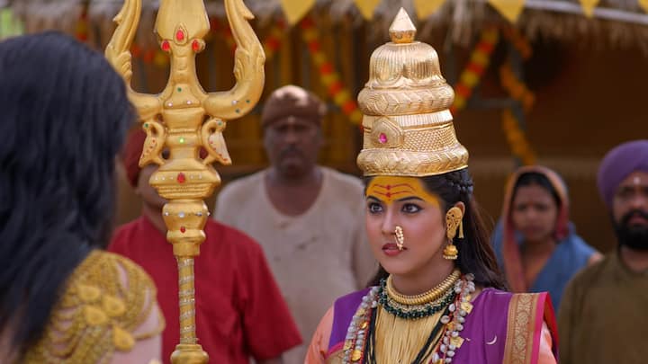 काही दिवसांपूर्वी देवीनं एका आंब्याच्या कवडीत आपले अस्तित्व प्रकट करत प्रेक्षकांना अचंबित केलं.