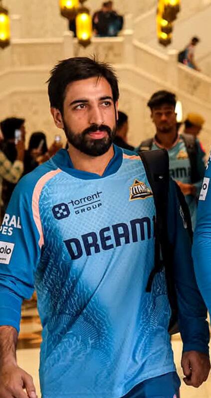 ऑलराउंडर करीम जनात को इस सीजन में सिर्फ एक मैच में मौका दिया गया. इसके बाद उन्हें नहीं खिलाया गया. हालांकि इसके पीछे कारण है उनकी गेंदबाजी. जनात ने अपने डेब्यू मैच में एक ही ओवर में 30 रन लुटा दिए थे. गुजरात अगले सीजन से पहले इन खिलाड़ियों को बाहर कर मिनी ऑक्शन में दूसरे खिलाड़ियों को शामिल कर सकती है.