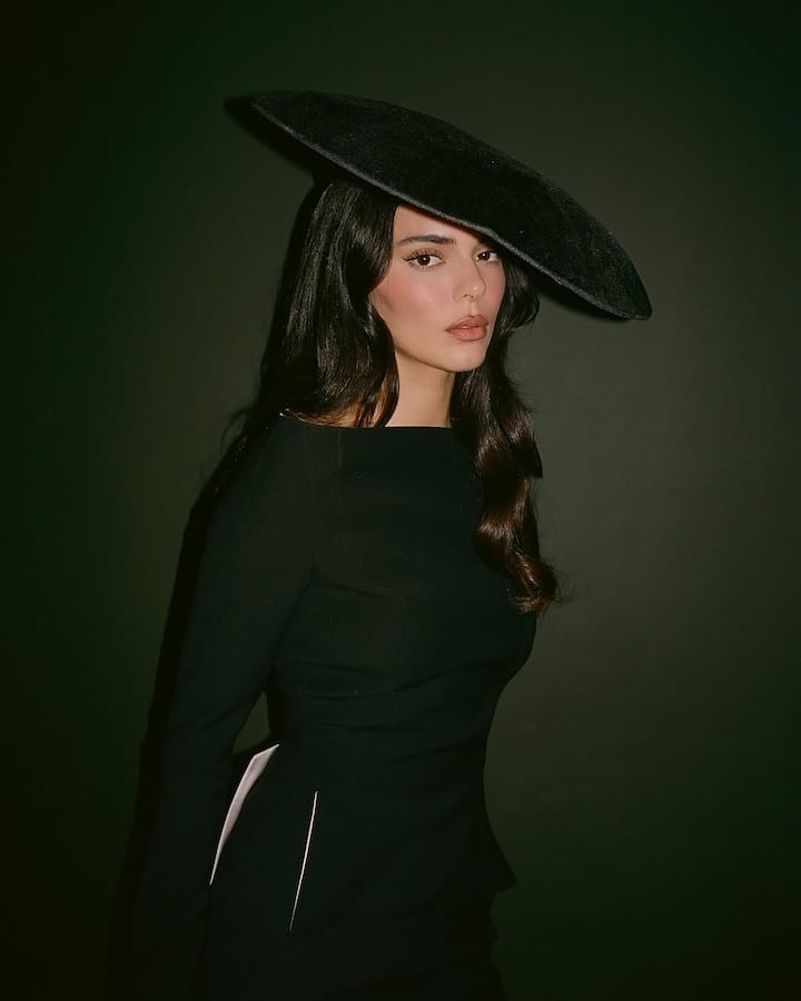 Kendall, Is That You? Janhvi Kapoor’s YSL Look At Cannes Sparks Style Déjà Vu Kendall wore a vintage Mugler suit from 1999 with a dramatic headpiece that covered her eyes and made the look stand out. (Instagram/kendalljenner)