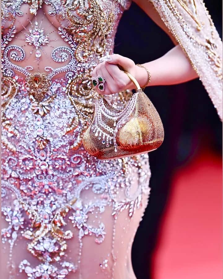 She completed the look with a colourful tiara, adding a playful twist.