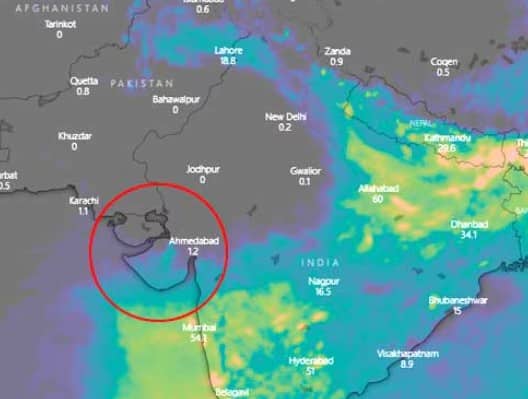 Gujarat Rain:  વાવાઝોડાના સંકટ વચ્ચે ગુજરાતના આ જિલ્લાઓમાં આજે તૂટી પડશે ભારે વરસાદ, જાણો લેટેસ્ટ એલર્ટ  
