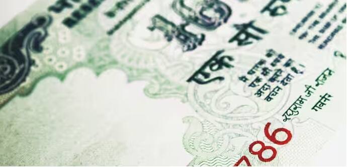 હર ઘર લખપતિ યોજના હેઠળ સામાન્ય નાગરિકો અને વરિષ્ઠ નાગરિકો માટે વ્યાજ દર અલગ અલગ છે. સામાન્ય નાગરિકોને 3 થી 4 વર્ષના સમયગાળા માટે 6.75 ટકા અને અન્ય સમયગાળા માટે 6.50 ટકાના દરે વ્યાજ મળે છે. વરિષ્ઠ નાગરિકોને 3 થી 4 વર્ષના કાર્યકાળ માટે 7.25 ટકા વ્યાજ અને અન્ય કાર્યકાળ માટે 7.00 ટકા વ્યાજ મળે છે.