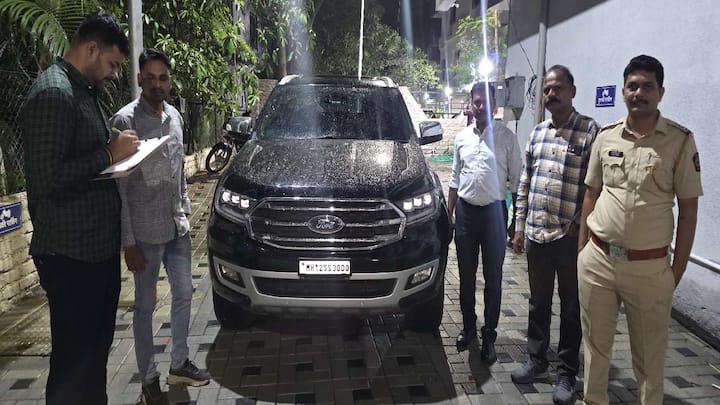 आरोपी राजेंद्र हगवणे यांनी पळून जाण्यासाठी वापरलेले वाहन इंडिवर गाडी ही देखील जप्त करण्यात आलेली आहे. पिपंरी चिंचवड पोलिसांनी काल थार गाडी जप्त केली होती. आज, फोर्ड कंपनीची इंडिवर गाडी जप्त केली आहे.