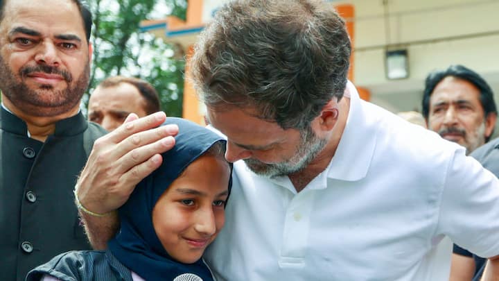 राहुल गांधी ने ट्वीट में आगे लिखा कि पीड़ित परिवारों के साथ मजबूती से खड़ा हूं. उनकी मांगें और मुद्दे राष्ट्रीय स्तर पर जरूर उठाऊंगा.