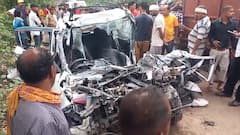 ट्रक से भीषण टक्कर में उड़े कार के परखच्चे, पटना से आ रहे तीन लोगों की मौत, सीवान में पसरा मातम