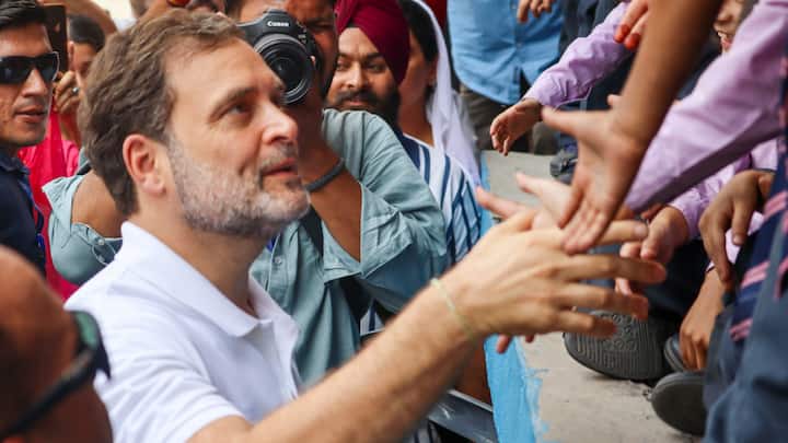 राहुल गांधी ने आतंकवादी हमले में घायल हुए लोगों से मिलने के लिए 25 अप्रैल को श्रीनगर का दौरा किया था. उन्होंने उस दौरान जम्मू-कश्मीर के उपराज्यपाल, मुख्यमंत्री और कई हितधारकों से भी मुलाकात की थी.