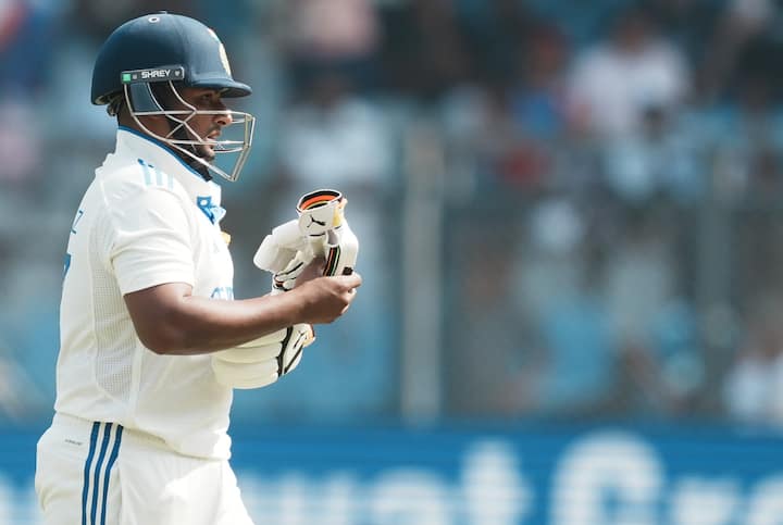 मिडिल ऑर्डर बैट्समैन सरफराज खान जो पिछले कुछ समय से भारतीय टेस्ट टीम का हिस्सा रहे. वो टेस्ट में 6 मैचों में तीन अर्धशतक और एक शतक लगा चुके हैं. लेकिन अब इंग्लैंड दौरे के लिए उन्हें टीम में शामिल नहीं किया गया है.