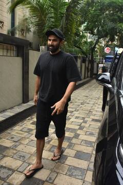 बेहद महंगी कारों और बाइक का कलेक्शन है आदित्य रॉय कपूर के पास, कीमत हैरान कर देगी