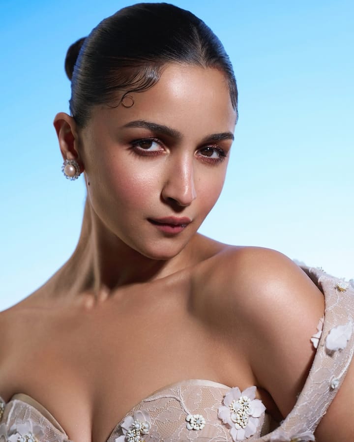 Talking about the workfront, Alia Bhatt was last seen in the film 'Jigra'. Now the actress has many big projects including 'Alpha'.