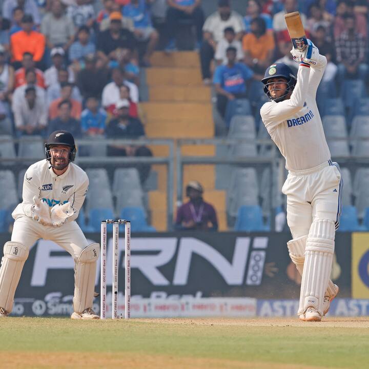 भारतीय टीम अगले महीने इंग्लैंड दौरे पर जाएगी. जहां उन्हें पांच मैचों की टेस्ट सीरीज खेलनी हैं. टेस्ट सीरीज की शुरुआत 20 जून से होगी. पहला टेस्ट हेडिंग्ली में खेला जाएगा. यहीं गिल पहली बार भारतीय टेस्ट टीम की कप्तानी करते हुए दिखेंगे.