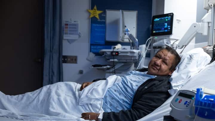 সম্প্রতি ৪১ বছর বয়সি অস্কার লরেইঞ্জারের শরীরে মূত্রথলি প্রতিস্থাপন করা হয়েছে। কিডনির রোগ গুরুতর আকার ধারণ করার পাশাপাশি, রেনাল ক্যান্সারেও ভুগছিলেন অস্কার। পাশাপাশি, Urchal Adenocarcinoma নামের বিরল মূত্রথলির ক্যান্সার বাসা বেঁধেছিল শরীরে। ছবি: UCLA.