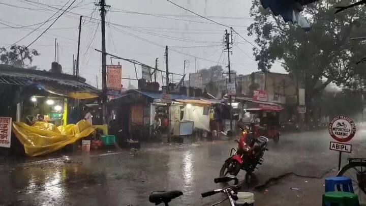 বজ্রবিদ্যুৎসহ বৃষ্টি কলকাতা সহ সব জেলাতে। রবিবার ঝড় বৃষ্টির পরিমাণ একটু বেশি হবে বলেই পূর্ভাভাস আবহাওয়া দফতরের। সোম ও মঙ্গলবার বিক্ষিপ্তভাবে কয়েক জেলায় ঝড় বৃষ্টির পূর্বাভাস রয়েছে ।