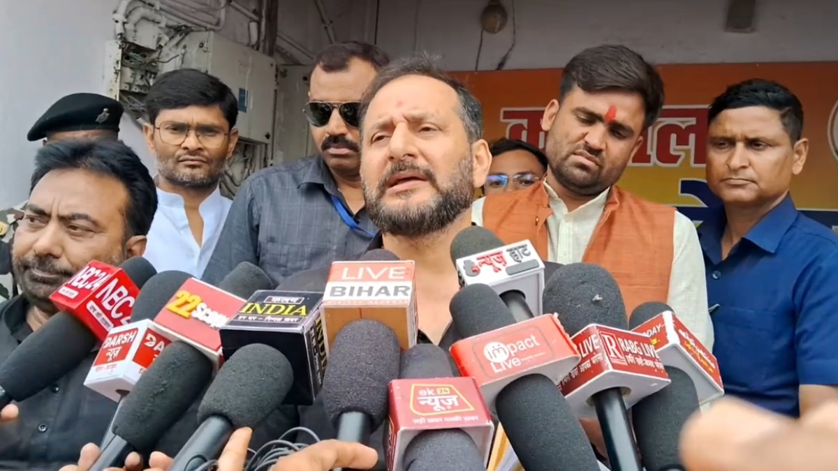 तेजस्वी यादव पर आग बबूला हुए मंत्री नीरज बबलू, कहा- ‘उस समय झाल बजा रहे थे जब…’