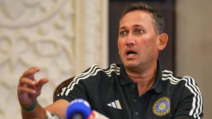 ভারতীয় ক্রিকেটকে এগিয়ে নিয়ে যাওয়ার জন্য গিলকেই যোগ্য উত্তরসূরি দাবি করেন নির্বাচকপ্রধান অজিত আগরকর।