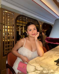 'विराट के बाद अब क्या धोनी का लाइक चाहिए?' डीपनेक ड्रेस में अवनीत कौर का ग्लैमरस लुक देख बोले फैंस