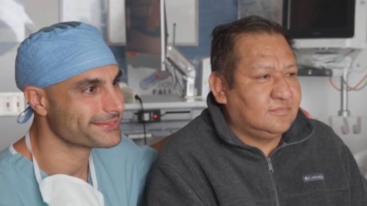 অস্ত্রোপচারের পর ক্যাথিটার খুলে নেওয়া হলে অস্কার স্বাভাবিক পদ্ধতিতেইউ মূত্রত্যাগ করতে সফল হন। তবে কিছু বিষয় নিয়ে সন্দেহ থেকে যাচ্ছে। প্রতিস্থাপনের পর মূত্রথলিতে যদি তরল ভর্তি হয়ে যায়, তা অস্কার কতটা টের পাবেন, তা নিয়ে কিছু প্রশ্ন রয়েছে। কারণ প্রতিস্থাপিত মূত্রথলির সঙ্গে নার্ভের সংযোগ নেই। তাই স্বাভাবিক অবস্থায় প্রস্রাব পেলে মানুষ যেমন চাপ অনুভব করেন, অস্কারের ক্ষেত্রে তেমনটা ঘটবে কি না, তা নিয়ে প্রশ্ন রয়েছে। ছবি: UCLA.