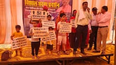 एसआई भर्ती फर्जीवाड़े का मामला, सेलेक्टेड थानेदारों के बूढ़े मां- बाप के साथ सड़कों पर उतरे बच्चे