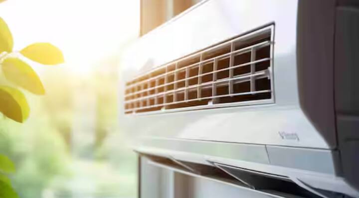 ਮੰਨ ਲਓ ਜੇਕਰ ਤੁਸੀਂ ਰੋਜ਼ਾਨਾ 8 ਘੰਟੇ ਏਸੀ ਚਲਾਉਂਦੇ ਹੋ ਅਤੇ ਤਾਪਮਾਨ 22 ਡਿਗਰੀ 'ਤੇ ਰੱਖਦੇ ਹੋ, ਤਾਂ ਤੁਹਾਡੀ ਯੂਨਿਟ ਦੀ ਲਾਗਤ 24-25 ਡਿਗਰੀ 'ਤੇ ਚਲਾਉਣ ਦੇ ਮੁਕਾਬਲੇ 20-30% ਵੱਧ ਸਕਦੀ ਹੈ। ਇਸਦਾ ਮਤਲਬ ਹੈ ਕਿ ਮਾਸਿਕ ਬਿੱਲ ਵਿੱਚ 500-1000 ਰੁਪਏ ਤੱਕ ਦਾ ਅੰਤਰ ਹੋ ਸਕਦਾ ਹੈ।