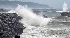 कोकण किनारपट्टीवर काळ्याकुट्ट ढगांची गर्दी, अरबी समुद्र खवळणार; अतिवृष्टीचा रेड अलर्ट, पुढील दोन दिवस कसं असेल हवामान?