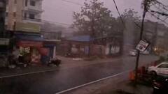 West Bengal Weather: তুমুল বৃষ্টি, এলোমেলো হাওয়া, মেঘের তর্জন-গর্জন, কোথায় কোথায় দুর্যোগ আজ?