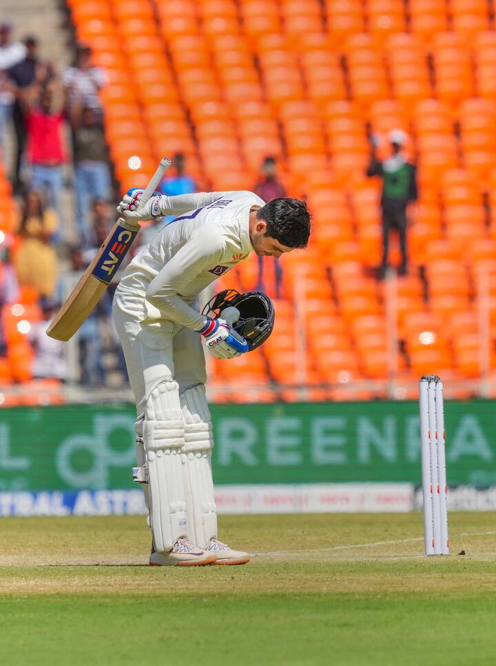 बीसीसीआई ने शनिवार को इंग्लैंड दौरे के लिए भारतीय टेस्ट टीम का एलान कर दिया है. रोहित शर्मा के टेस्ट रिटायरमेंट के बाद भारतीय टीम को उनका नया कप्तान मिल गया है. 25 साल के युवा बल्लेबाज शुभमन गिल को टीम की कप्तानी सौंपी गई है.