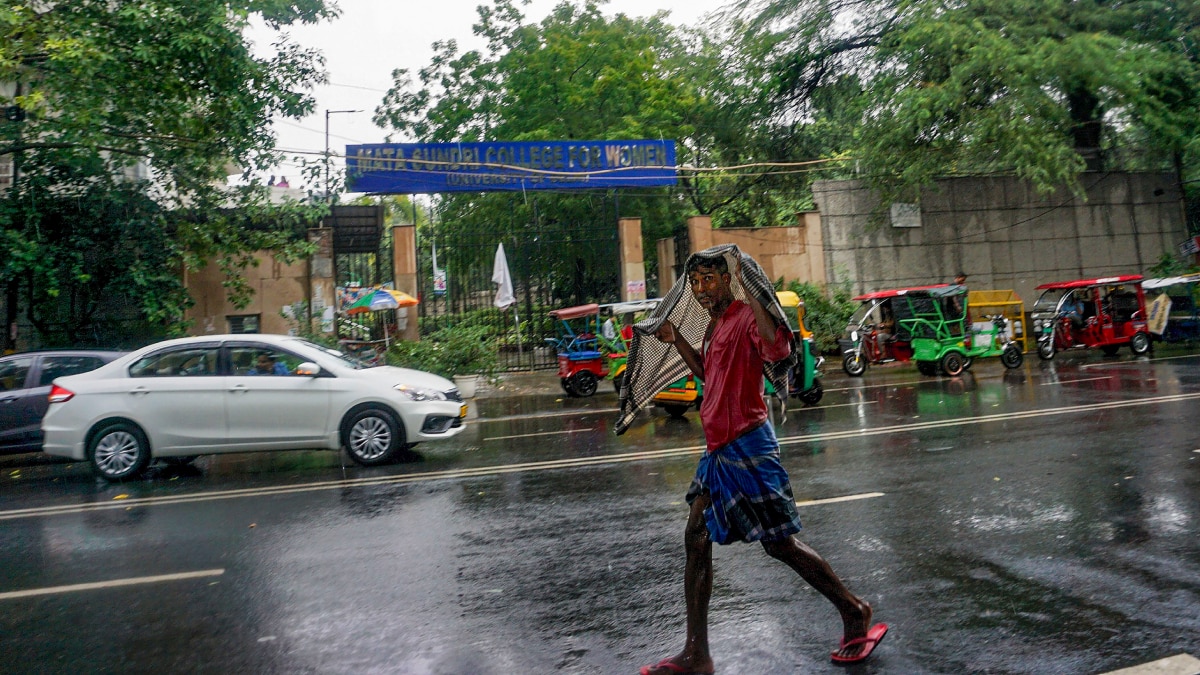 Delhi Rains Today: दिल्ली में झमाझम बारिश का अलर्ट, मौसम विभाग की चेतावनी, जरूरत होने पर ही निकलें घर से