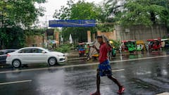 Delhi Rains Today: दिल्ली में तेज हवा के साथ झमाझम बारिश का अलर्ट, मौसम विभाग की चेतावनी, जरूरत होने पर ही निकलें घर से 