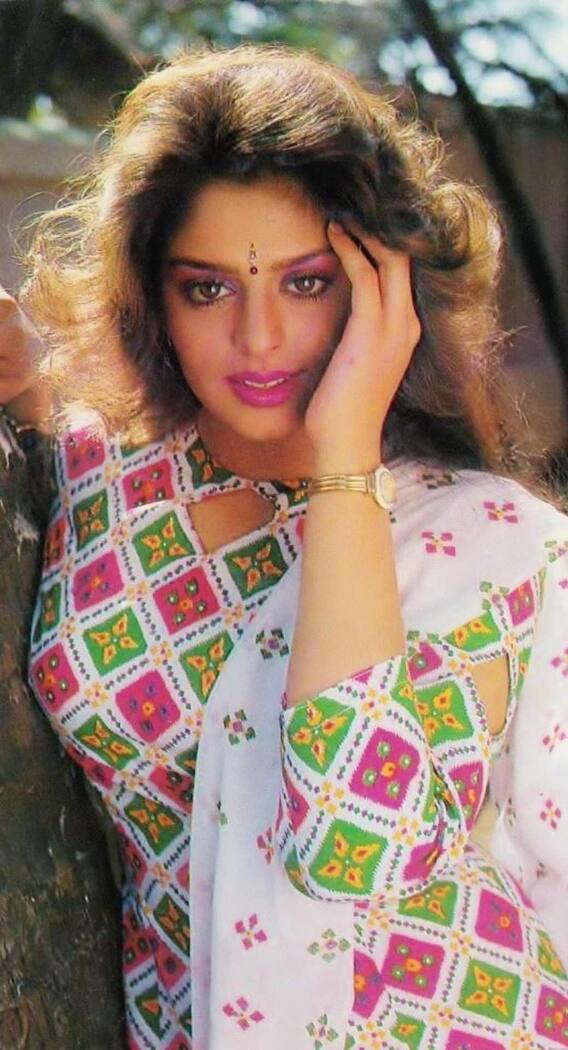 एक क्रिकेटर और 3 शादीशुदा एक्टर संग अफेयर के बाद भी सिंगल है ये हसीना