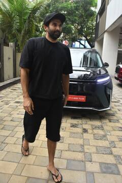 बेहद महंगी कारों और बाइक का कलेक्शन है आदित्य रॉय कपूर के पास, कीमत हैरान कर देगी