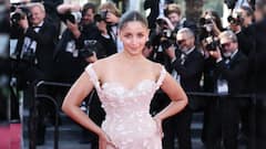 फ्लोरल गाऊन, नजरेचा काळा टिका; आलियाचा धमाकेदार कान्स डेब्यू