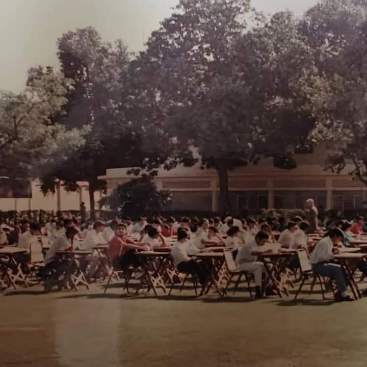 A few weeks ago, Mukul posted this picture remembering his pilot days. Also wrote in the caption- 'Intrance exam of my flight training in the cool lawn of Delhi Flying Club. It was long, slow and tired, but I passed it in the first attempt.