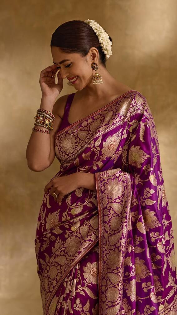 9 Most Mesmerising Ethnic Looks Of Mrunal Thakur