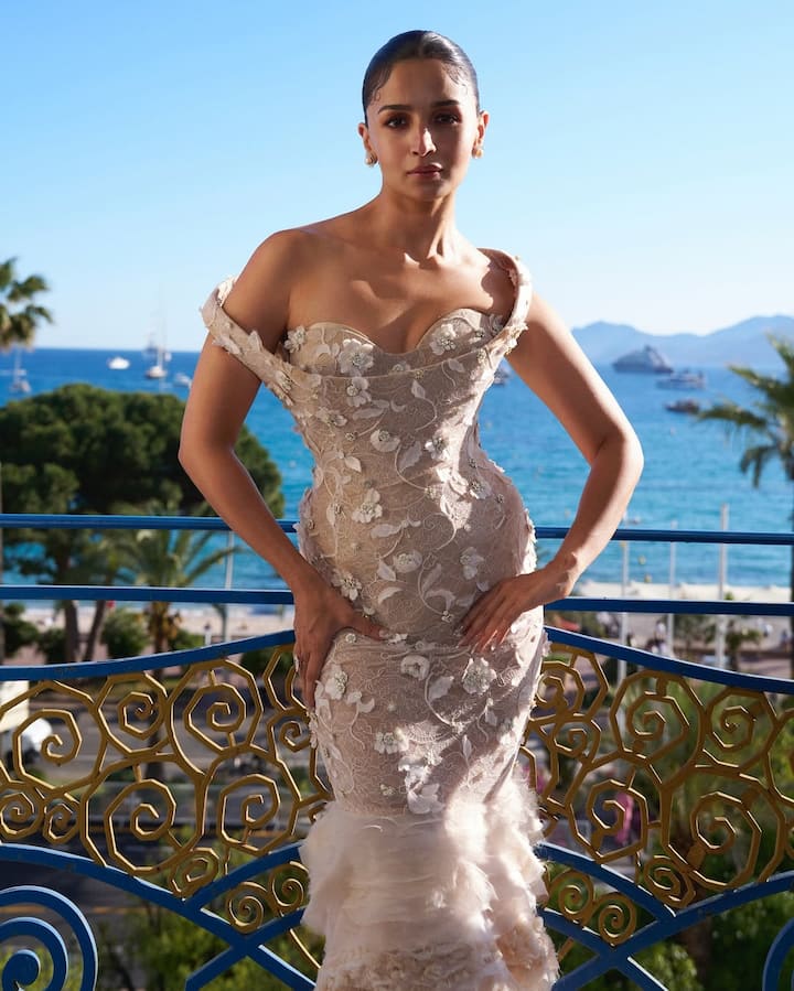 ब्रह्मास्त्र: पार्ट 2 - आलिया भट्ट की अपकमिंग फिल्मों की लिस्ट में सबसे पहला नाम अयान मुखर्जी की फिल्म 'ब्रह्मास्त्र पार्ट 2' का है.