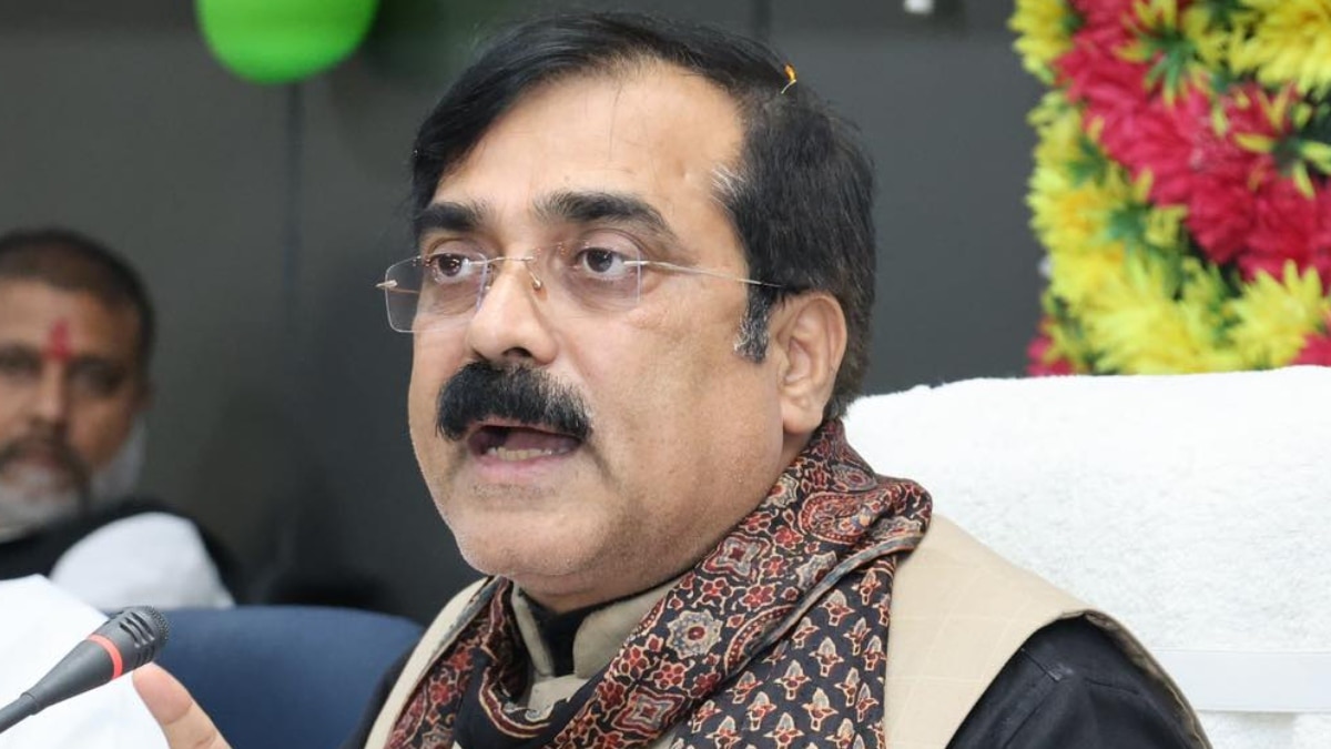 ‘वो तो चमत्कारी पुरुष, कुछ भी कर सकते हैं…’, CM नीतीश के मंत्री ने तेज प्रताप प्रकरण पर ली चुटकी