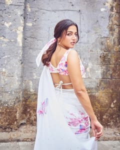 बटरफ्लाई लवर्स के लिए बेस्ट हैं वामिका गब्बी के ये लुक्स, कॉलेज फेस्ट में कर सकते हैं ट्राय