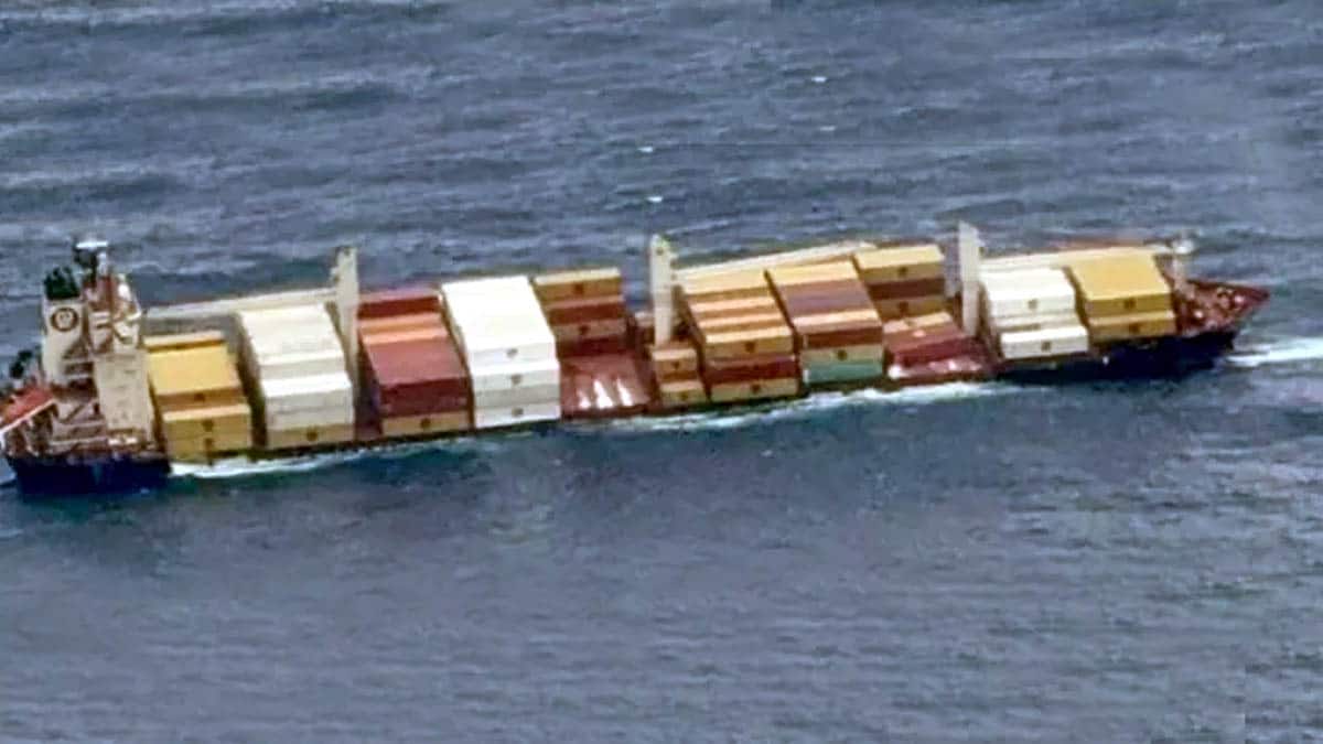 கொச்சின் நோக்கி சென்ற சரக்கு கப்பல் கவிழ்ந்து விபத்து.. விபத்து நடந்தது எப்படி?