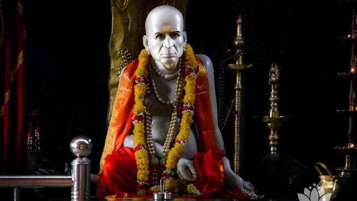 फक्त स्वतःचा विचार करणारे लोक फार थोड्या कालावधी साठी प्रगती करतात,पण जे सर्वांचा विचार करतात त्यांची प्रगती कायम होत राहते.-स्वामी समर्थांचे विचार